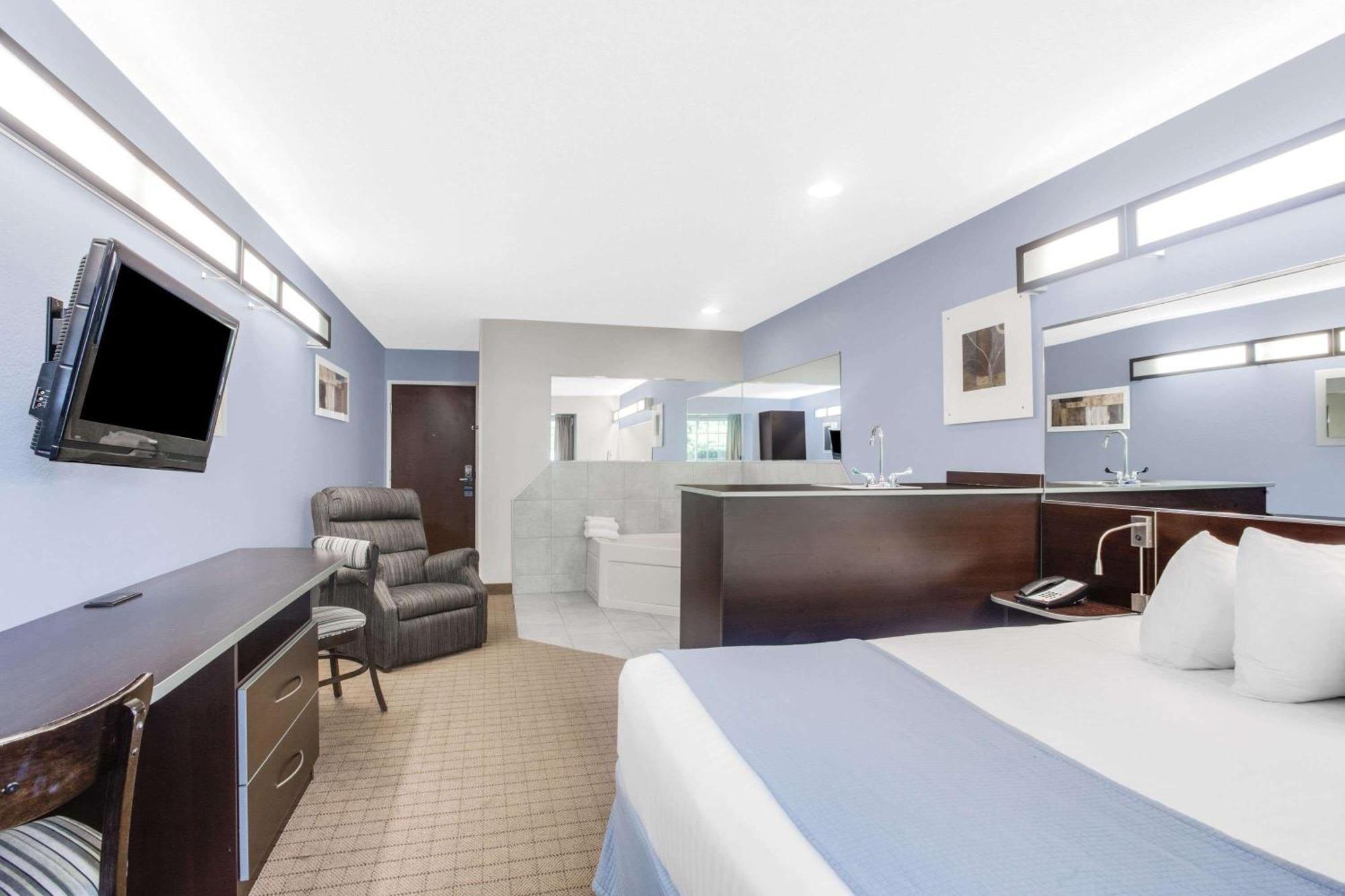 Microtel & 3*