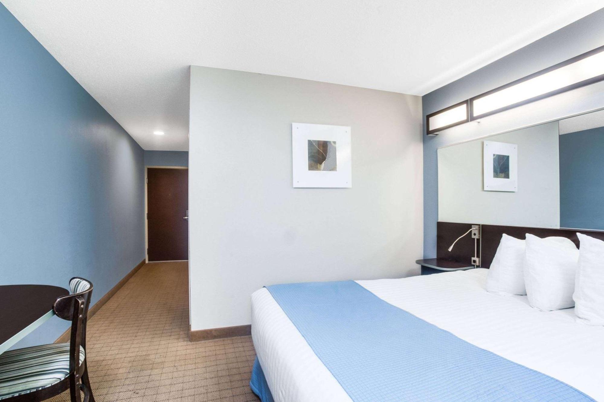 Microtel & Hotel Bath