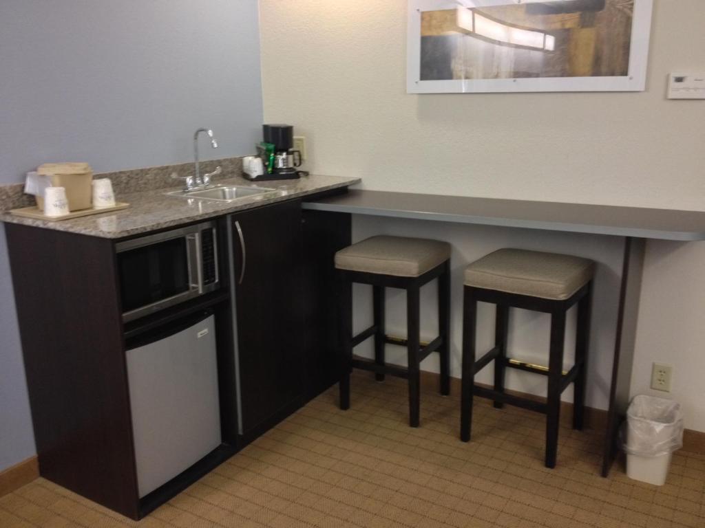 Microtel & 3* Bath